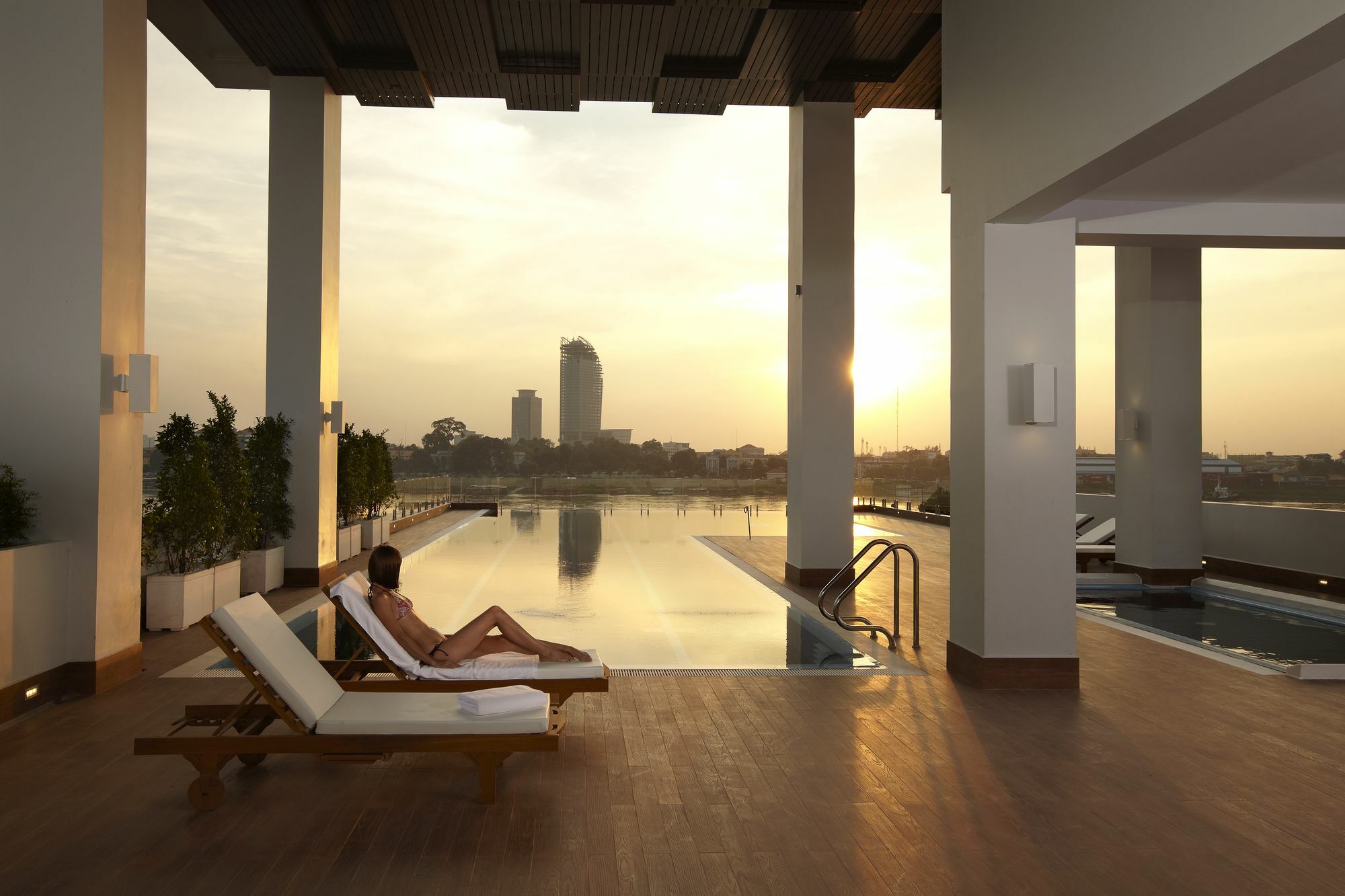 Bellevue Serviced Apartments Phnom-Penh Buitenkant foto