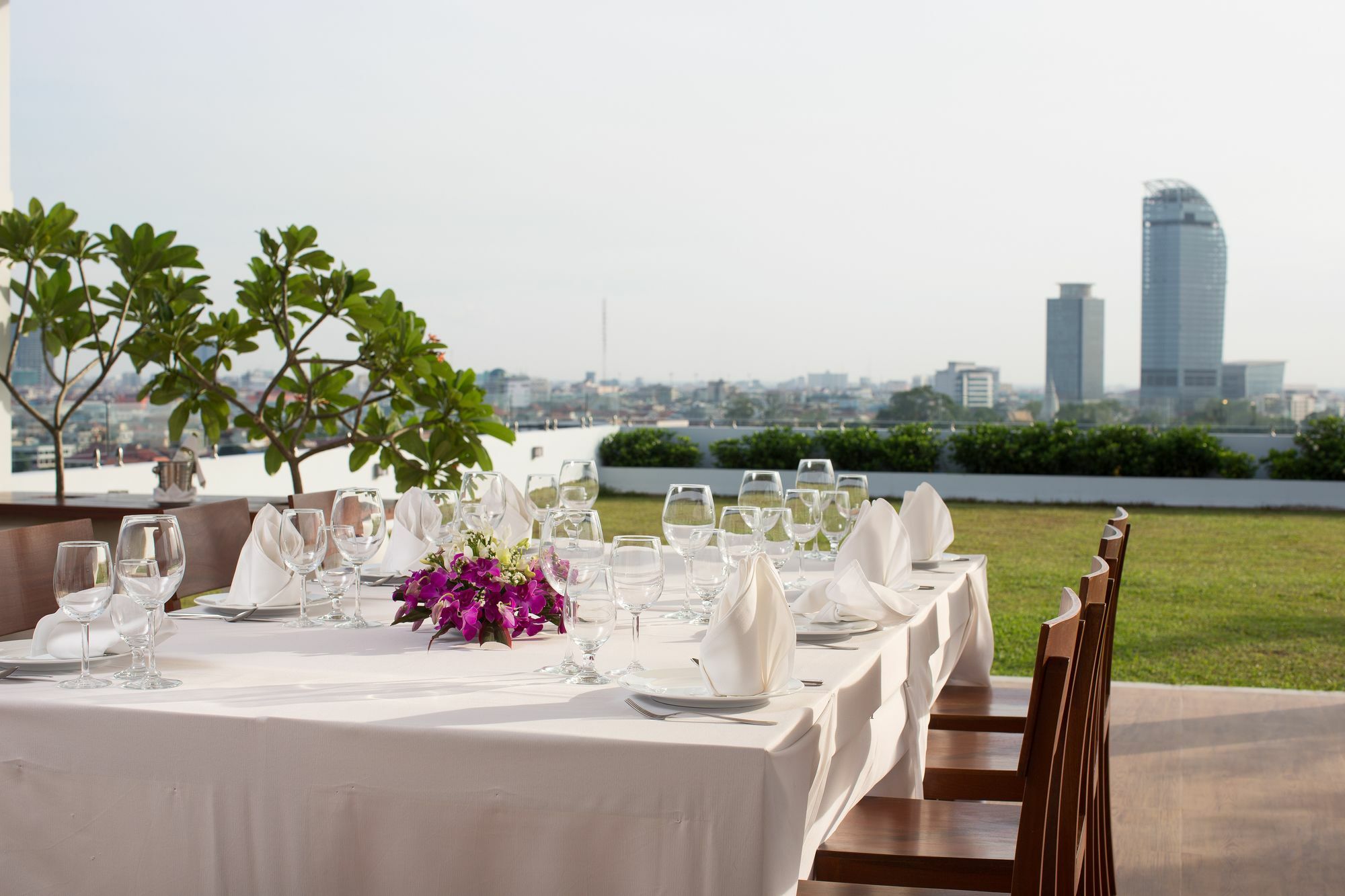 Bellevue Serviced Apartments Phnom-Penh Buitenkant foto
